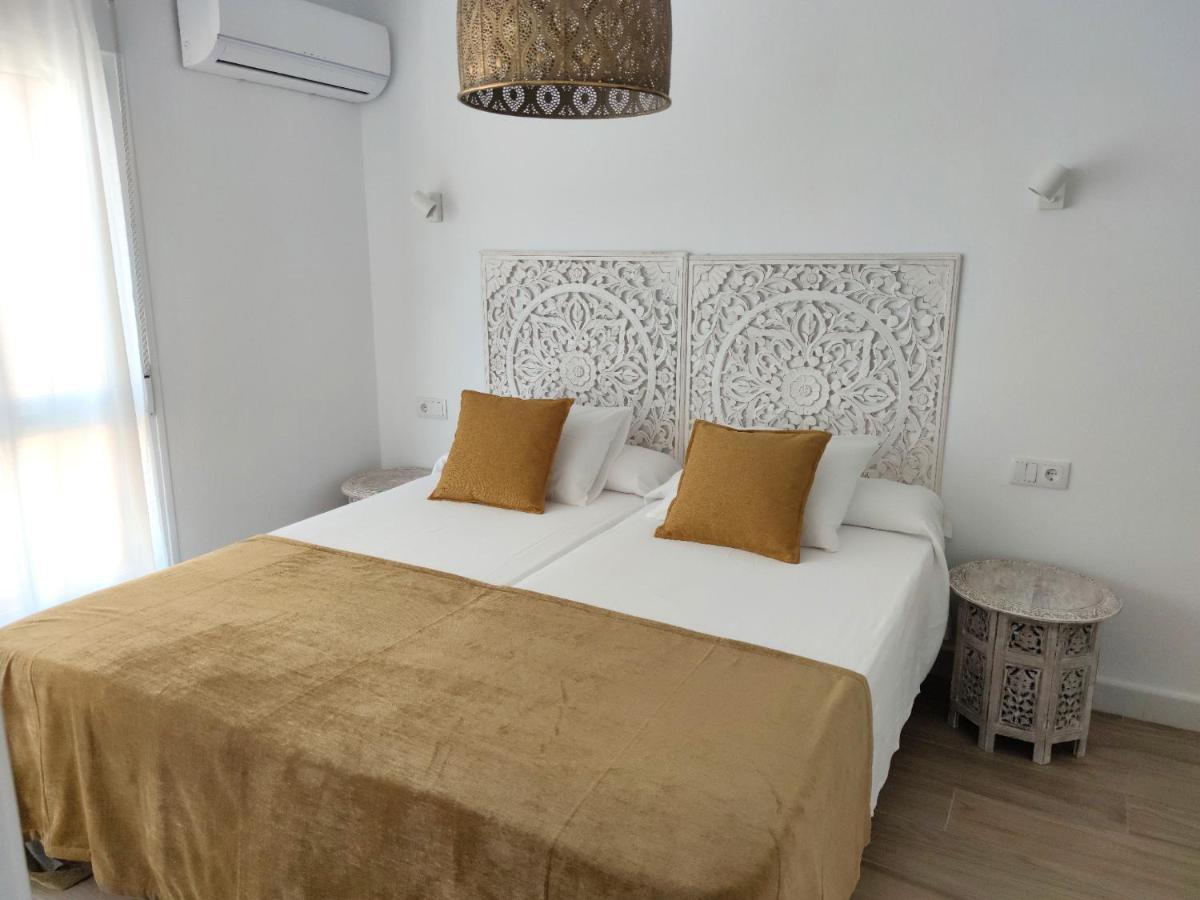 La Posada De Lola - Adults Only Hotel Bolonia Bagian luar foto