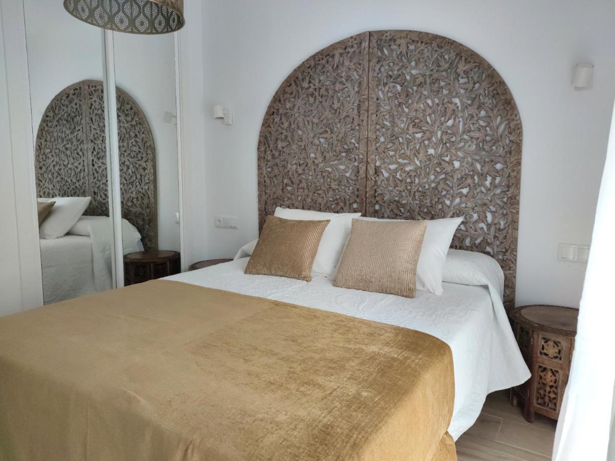 La Posada De Lola - Adults Only Hotel Bolonia Bagian luar foto