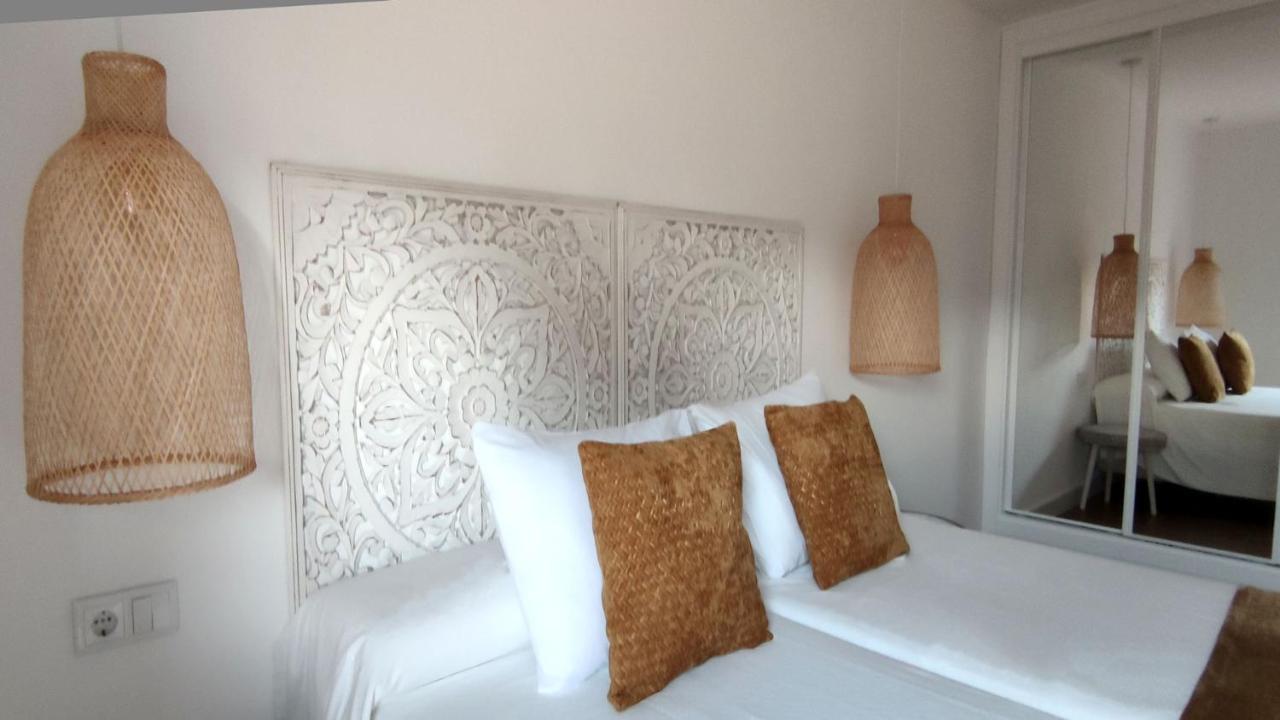 La Posada De Lola - Adults Only Hotel Bolonia Bagian luar foto