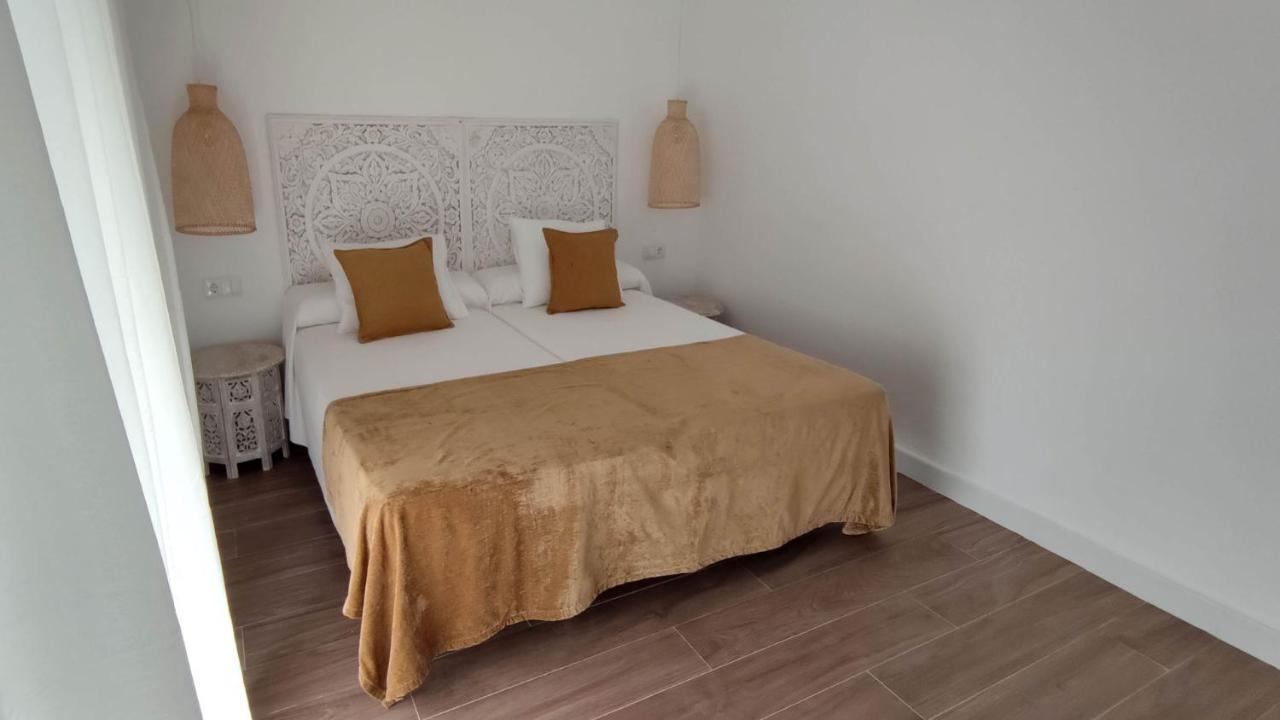 La Posada De Lola - Adults Only Hotel Bolonia Bagian luar foto