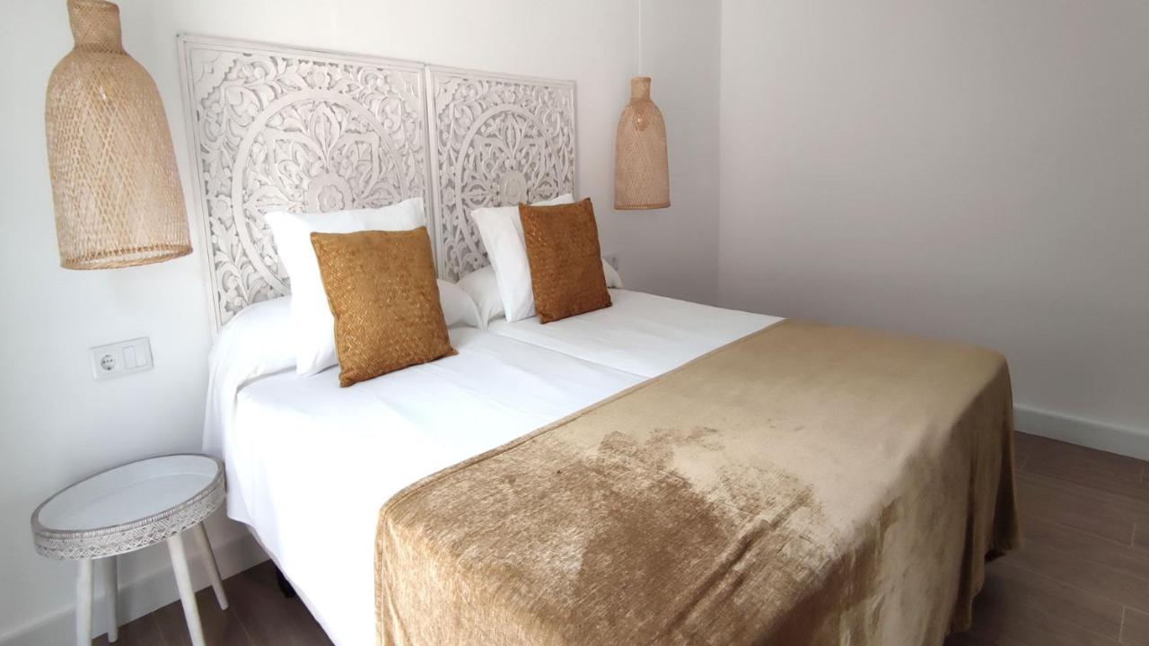 La Posada De Lola - Adults Only Hotel Bolonia Bagian luar foto