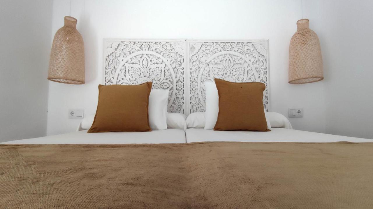 La Posada De Lola - Adults Only Hotel Bolonia Bagian luar foto