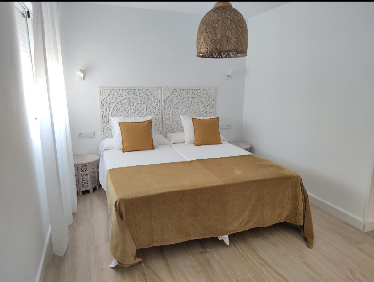 La Posada De Lola - Adults Only Hotel Bolonia Bagian luar foto